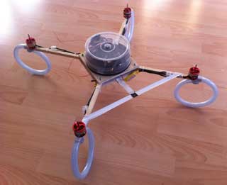 Quadrocopter mit neuem Landegestell